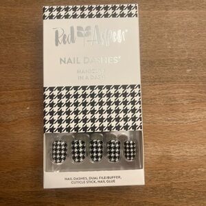 Red Aspen nail dashes in Release the Houndstooth, Eleanor
